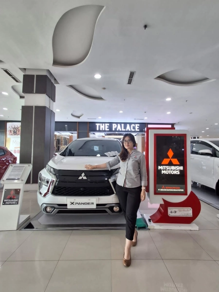 TITI ARI SALES COUNTER MITSUBISHI SURABAYA